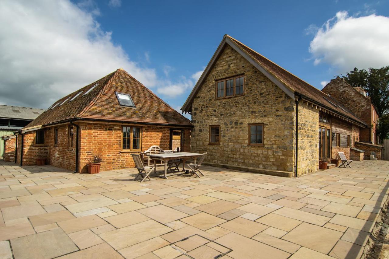 Parkfields Barns Self Catering Accommodation 白金汉 外观 照片