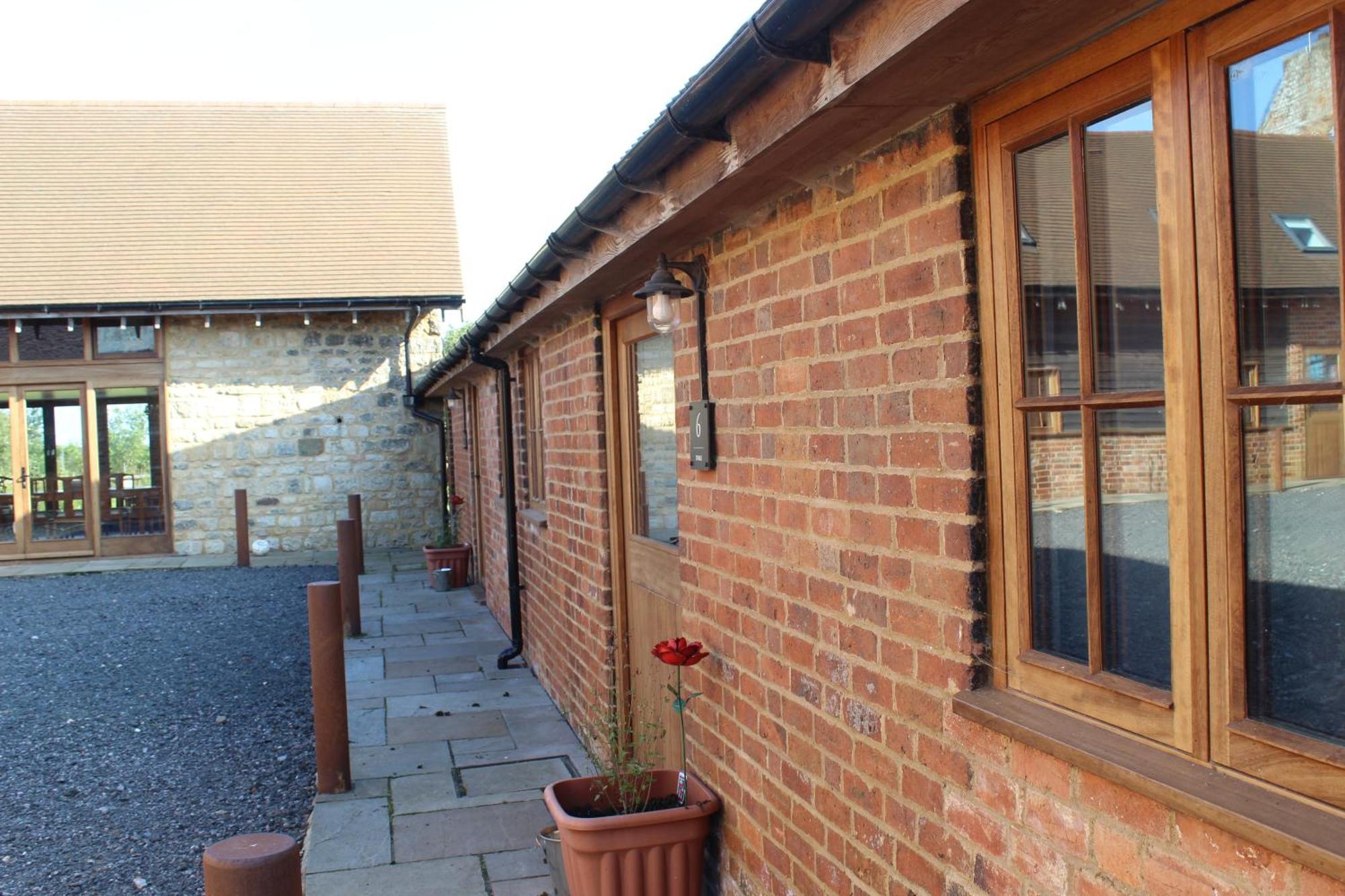 Parkfields Barns Self Catering Accommodation 白金汉 外观 照片