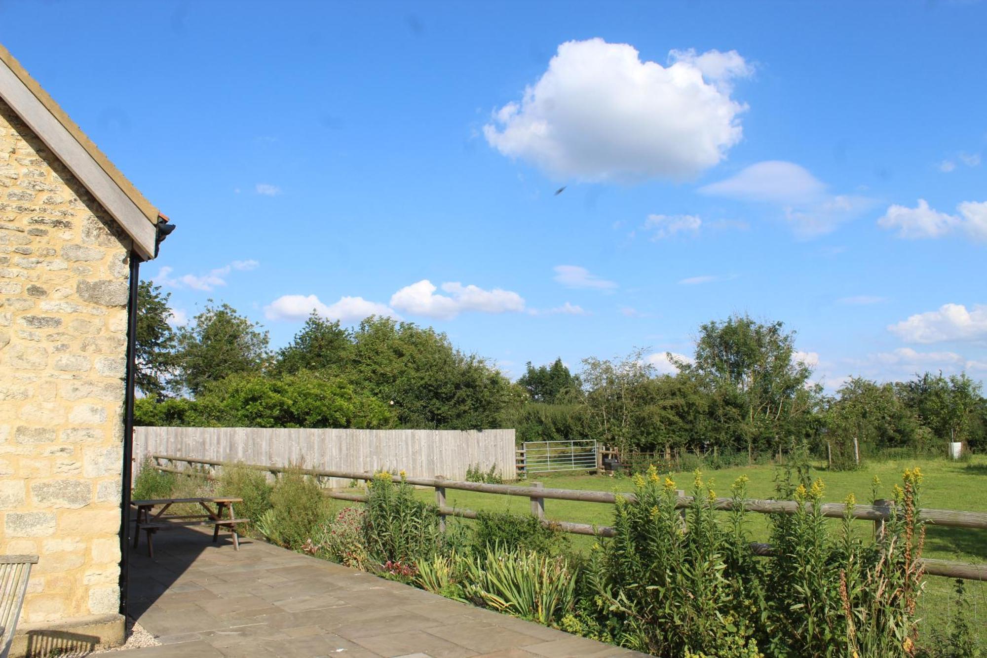 Parkfields Barns Self Catering Accommodation 白金汉 外观 照片