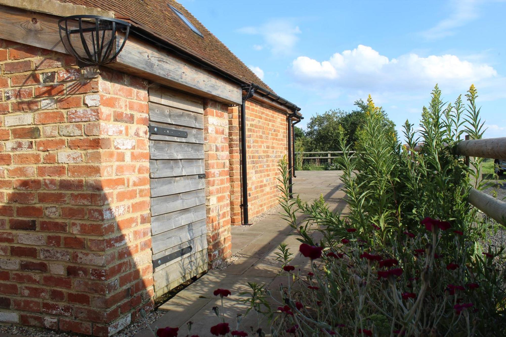 Parkfields Barns Self Catering Accommodation 白金汉 外观 照片