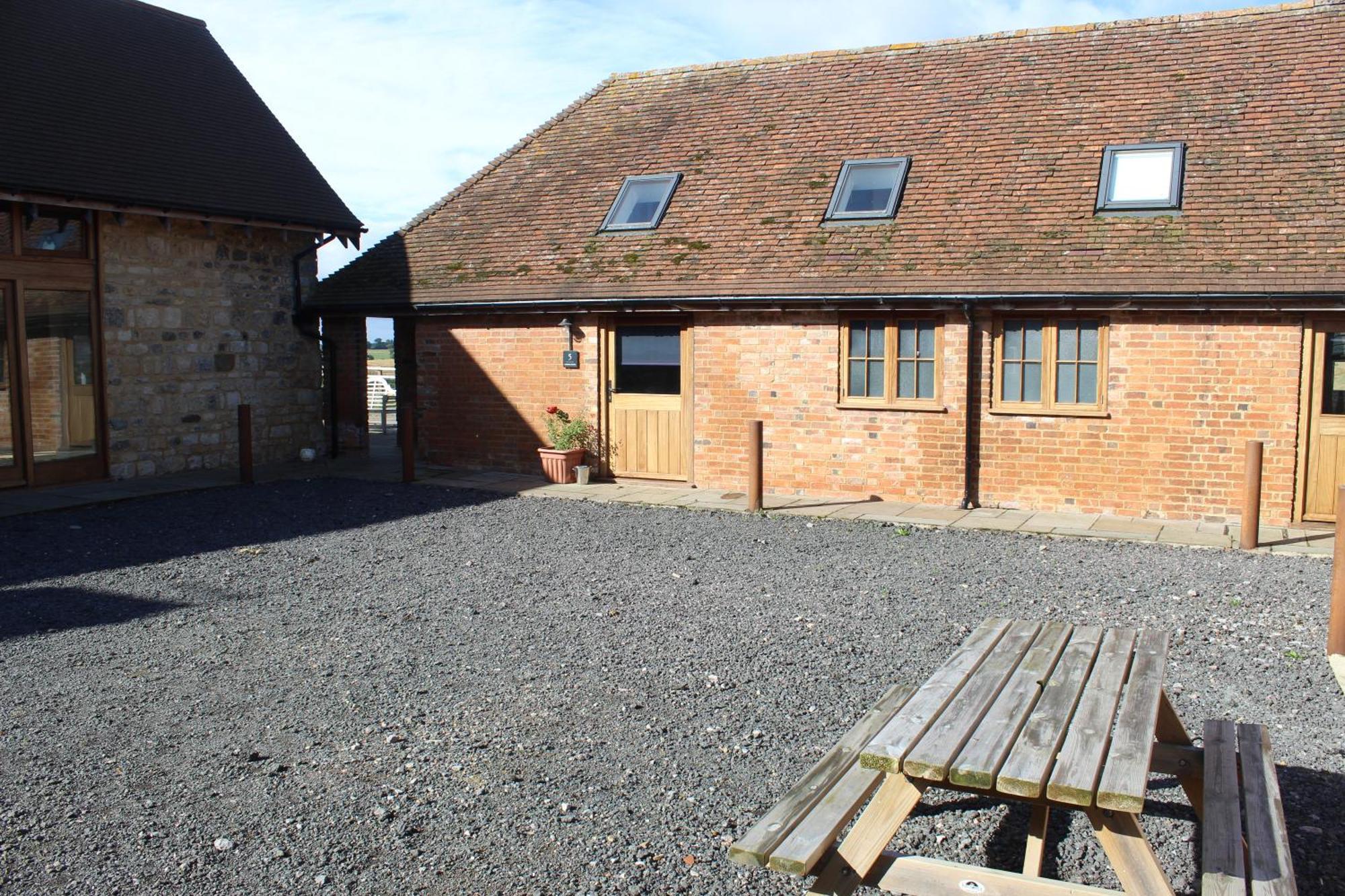 Parkfields Barns Self Catering Accommodation 白金汉 外观 照片